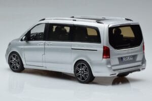 Mercedes V-Class V260 AMG Line Sudrabs Norev 1:18 183871 Metāls — attēls 7 no 10