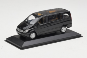 Mercedes Viano W639 Atlantis Blue Minichamps 1:43 B67871200 Metāls — attēls 2 no 4