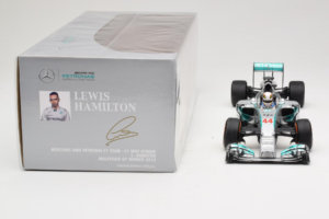 Mercedes W05 #44 L. Hamilton Mercedes AMG Petronas Malaysian Grand Prix Winner 2014 Minichamps 1:18 110140144 Metāls — attēls 6 no 7