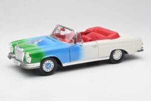 Mercedes 280SE W108 Tricolor Maisto 1:18 56014 Metāls