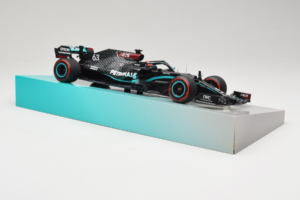 Mercedes W11 #63 G. Russell Mercedes AMG Petronas Sakhir Grand Prix 2020 Minichamps 1:18 113201663 Sveķi — attēls 4 no 7