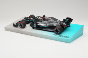 Mercedes W11 #63 G. Russell Mercedes AMG Petronas Sakhir Grand Prix 2020 Minichamps 1:18 113201663 Sveķi — attēls 5 no 7