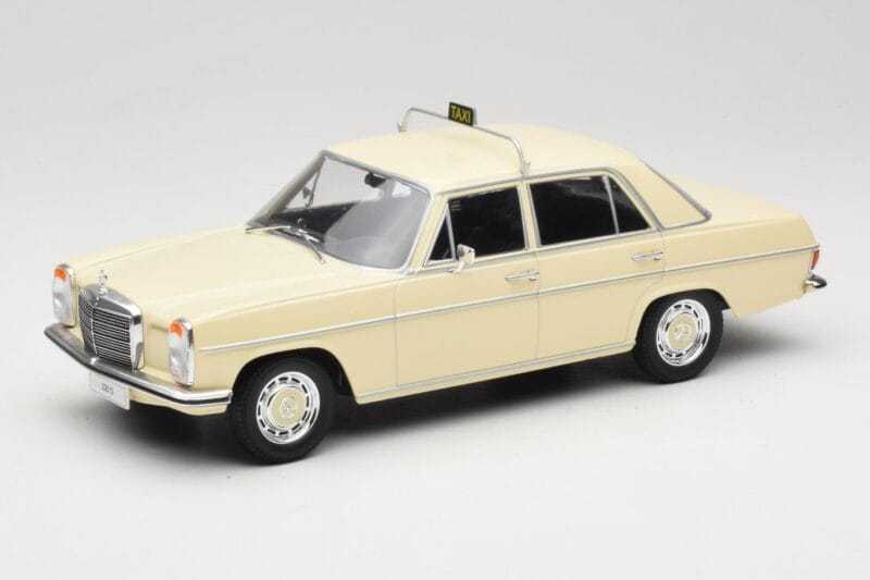 Mercedes W115 Bēšs Taxi MCG 1:18 MCG18055 Metāls
