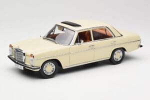 Mercedes W115 Strich 8 Krēmkrāsa Sun Star 1:18 4581 Metāls