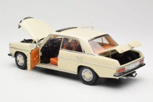 Mercedes W115 Strich 8 Krēmkrāsa Sun Star 1:18 4581 Metāls — attēls 5 no 8