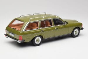 Mercedes W123 200T Cypress Zaļš BoS Models 1:18 BOS008 Metāls — attēls 2 no 6