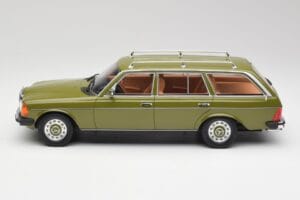 Mercedes W123 200T Cypress Zaļš BoS Models 1:18 BOS008 Metāls — attēls 3 no 6