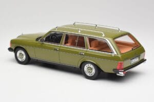 Mercedes W123 200T Cypress Zaļš BoS Models 1:18 BOS008 Metāls — attēls 5 no 6