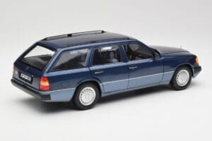 Mercedes 300D W124 T-Modell Nautical Zils Norev 1:18 183962 Metāls — attēls 3 no 8