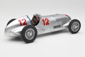 Mercedes W125 #12 R. Caracciola Grand Prix 1937 CMC 1:18 M-052 Metāls — attēls 2 no 6