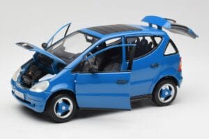 Mercedes A-Class W168 Azure Zils Maisto 1:18 50311 Metāls — attēls 2 no 8