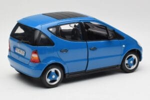 Mercedes A-Class W168 Azure Zils Maisto 1:18 50311 Metāls — attēls 3 no 8