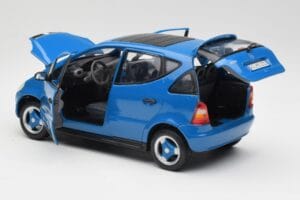 Mercedes A-Class W168 Azure Zils Maisto 1:18 50311 Metāls — attēls 5 no 8