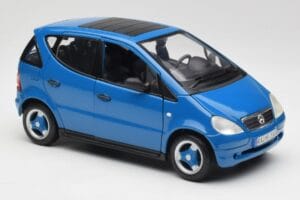 Mercedes A-Class W168 Azure Zils Maisto 1:18 50311 Metāls — attēls 6 no 8