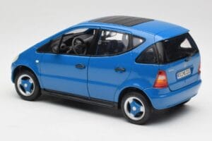 Mercedes A-Class W168 Azure Zils Maisto 1:18 50311 Metāls — attēls 7 no 8