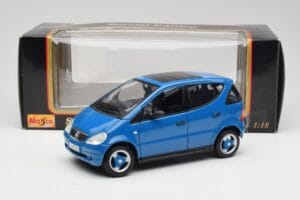 Mercedes A-Class W168 Azure Zils Maisto 1:18 50311 Metāls — attēls 8 no 8