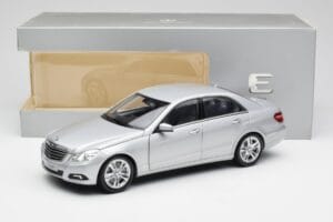 Mercedes E-klase W212 Avantgarde Iridium Sudrabs Krāsojums 2. izdevums Minichamps 1:18 B66960212-D2 Metāls — attēls 11 no 11