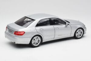 Mercedes E-klase W212 Avantgarde Iridium Sudrabs Krāsojums 2. izdevums Minichamps 1:18 B66960212-D2 Metāls — attēls 3 no 11