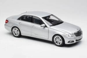 Mercedes E-klase W212 Avantgarde Iridium Sudrabs Krāsojums 2. izdevums Minichamps 1:18 B66960212-D2 Metāls — attēls 6 no 11