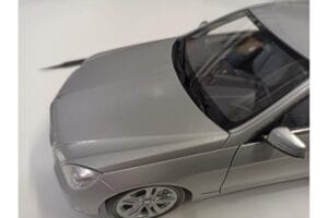 Mercedes E-klase W212 Avantgarde Iridium Sudrabs Krāsojums 1. izdevums Minichamps 1:18 B66960212-D1 Metāls — attēls 8 no 11