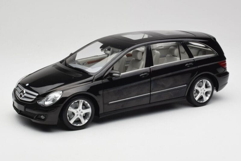 Mercedes R-Class W251 Obsidian Melns Minichamps 1:18 150034601 Metāls