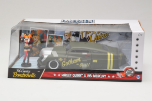 Mercury Gotham or Bust With Harley Quinn Figure Metals Diecast 1:24 30456 Metāls