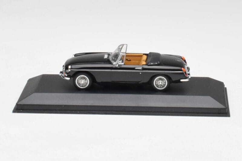 MGB Kabriolets Melns Minichamps 1:43 430131030 Metāls