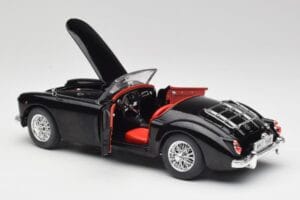 MGA English Roadster Melns Revell 1:18 84559091 Metāls — attēls 5 no 8