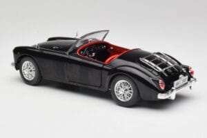 MGA English Roadster Melns Revell 1:18 84559091 Metāls — attēls 7 no 8