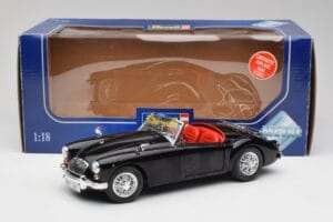 MGA English Roadster Melns Revell 1:18 84559091 Metāls — attēls 8 no 8
