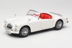 MGA Roadster Old English White Revell 1:18 08455 Metāls