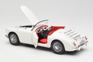 MGA Roadster Old English White Revell 1:18 08455 Metāls — attēls 5 no 8