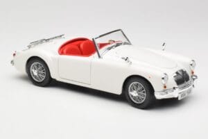 MGA Roadster Old English White Revell 1:18 08455 Metāls — attēls 6 no 8