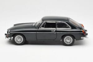 MGB GT Mk2 Coupe Racing Zaļš AUTOart 1:18 76602 Metāls — attēls 4 no 8
