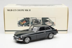 MGB GT Mk2 Coupe Racing Zaļš AUTOart 1:18 76602 Metāls — attēls 8 no 8
