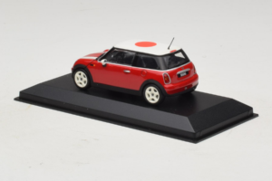 Mini Cooper Sarkans ar Japānas Karogu Minichamps 1:43 80420309024-R1 Metāls — attēls 3 no 5