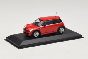 Mini Cooper One R50 Aero Sarkans Minichamps 1:43 431138272 Metāls — attēls 3 no 4