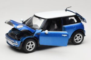Mini Cooper R50 Zils ar Baltu Jumtu Mondo Motors 1:18 MINI004 Metāls — attēls 2 no 8