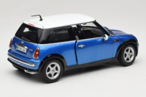 Mini Cooper R50 Zils ar Baltu Jumtu Mondo Motors 1:18 MINI004 Metāls — attēls 3 no 8