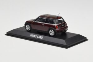 Mini One R50 Tumši Sarkans Ar Melnu Jumtu Minichamps 1:43 MINI008 Metāls — attēls 3 no 5