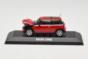 Mini One R50 Sarkans Ar Sarkanu Jumtu Minichamps 1:43 MINI001 Metāls — attēls 5 no 5