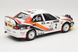 Mitsubishi Carisma GT Group N2 R. Burns / R. Reid RAC Rally 1997 Balts Otto 1:18 OT1192 Sveķi — attēls 2 no 6