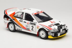 Mitsubishi Carisma GT Group N2 R. Burns / R. Reid RAC Rally 1997 Balts Otto 1:18 OT1192 Sveķi — attēls 4 no 6