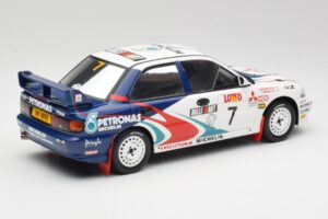 Mitsubishi Lancer Evo 3 Group A #4 T. Makinen / S. Harjanne Rally Australia 1996 Otto 1:18 OT475 Sveķi — attēls 2 no 6
