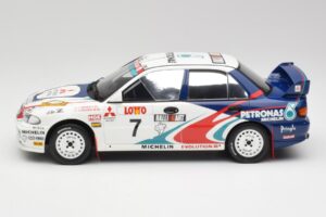Mitsubishi Lancer Evo 3 Group A #4 T. Makinen / S. Harjanne Rally Australia 1996 Otto 1:18 OT475 Sveķi — attēls 3 no 6