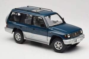 Mitsubishi Pajero V20 LWB Zils & Sudrabs Sun Star 1:18 1212 Metāls — attēls 6 no 8