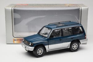 Mitsubishi Pajero V20 LWB Zils & Sudrabs Sun Star 1:18 1212 Metāls — attēls 8 no 8
