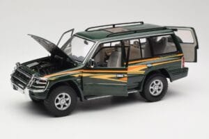Mitsubishi Pajero V20 LWB Zaļš Sun Star 1:18 1225 Metāls — attēls 2 no 8
