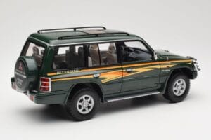 Mitsubishi Pajero V20 LWB Zaļš Sun Star 1:18 1225 Metāls — attēls 3 no 8