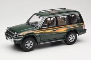 Mitsubishi Pajero V20 LWB Zaļš Sun Star 1:18 1225 Metāls